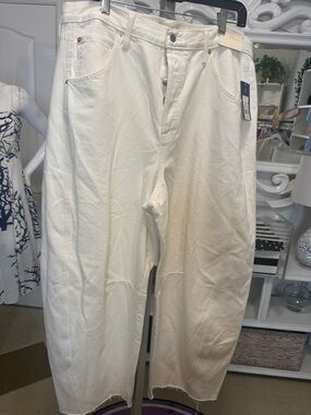 Universal Thread White Curved Leg Jeans